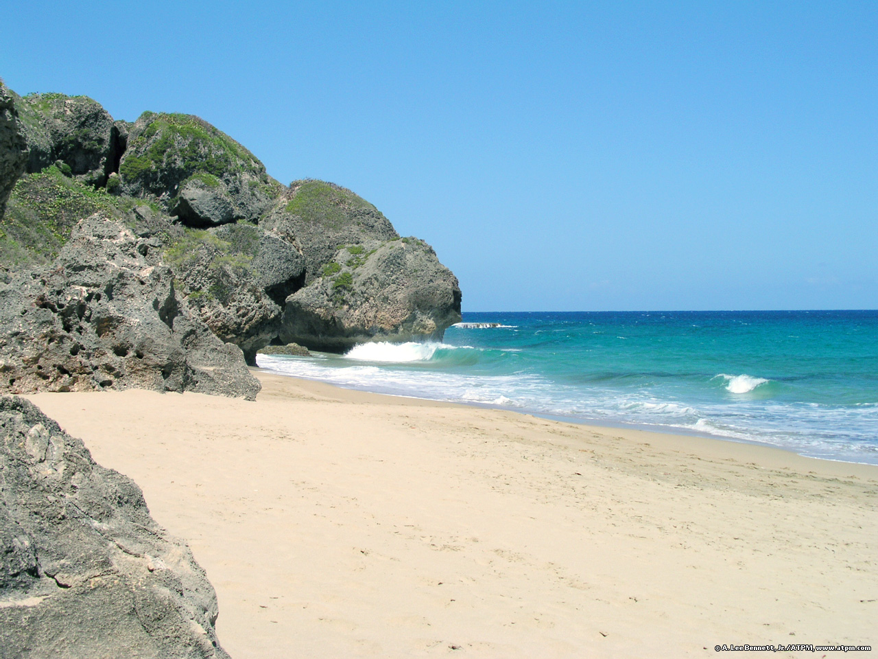 Aguadilla Beach - Puerto Rico 1280x960 1024x768 800x600