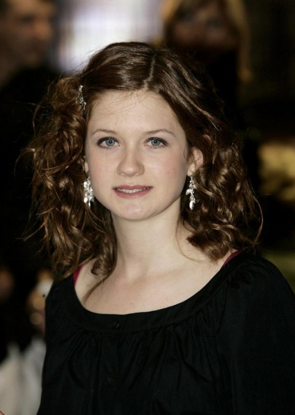 Bonnie Wright - Photo Colection