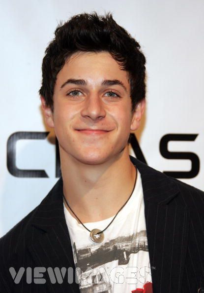 david henrie wizards of waverly place. David Henrie - Wizards of