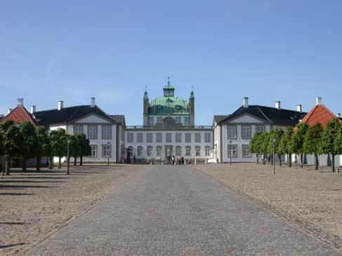  Fredensborg गढ़, महल