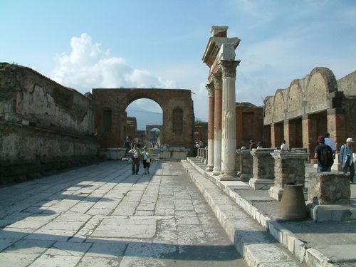  Pompeii, Italy