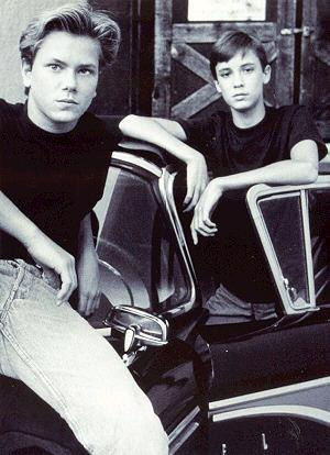  River Phoenix and Wil Wheaton