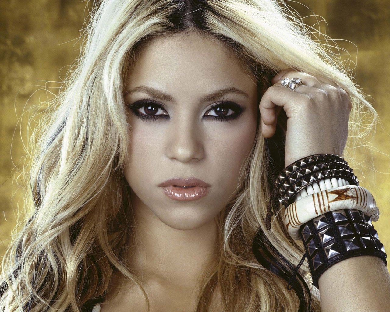 Shakira Shakira Wallpaper (222007) Fanpop