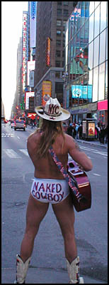  歌う Naked Cowboy