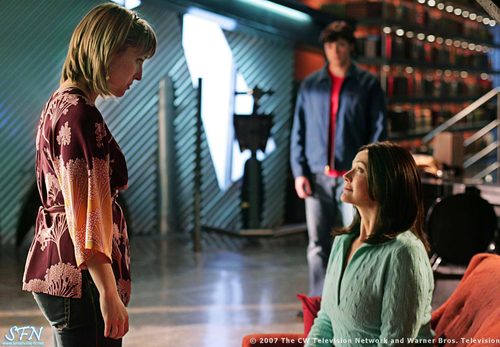 Smallville- Chloe and her mom