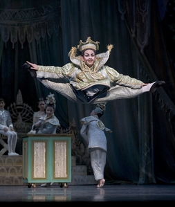  Performing Chinese in "The Nutcracker"