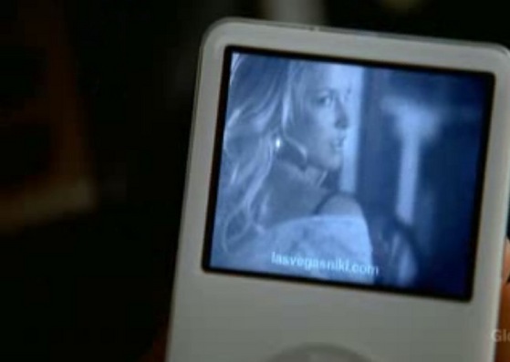  Who wouldn't want to buy an pomme Video iPod playing Ali Larter taking off her clothes?
