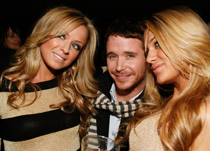  Kevin Connolly enjoys the company of two lovely blondes at the Hawaiian Tropic Zone