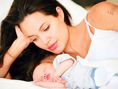  Angelina & Daughter Shiloh