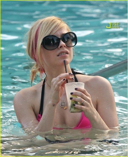  Avril in Miami