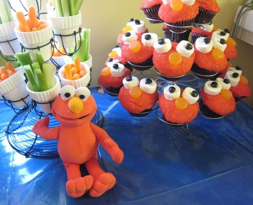  Elmo Cupcakes