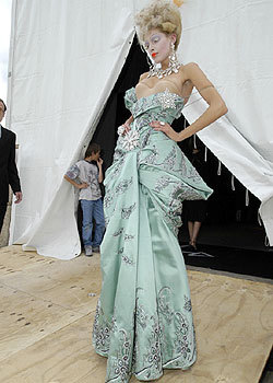  Fall 2004 Couture: Backstage