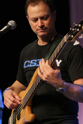  Gary Sinise on the bass