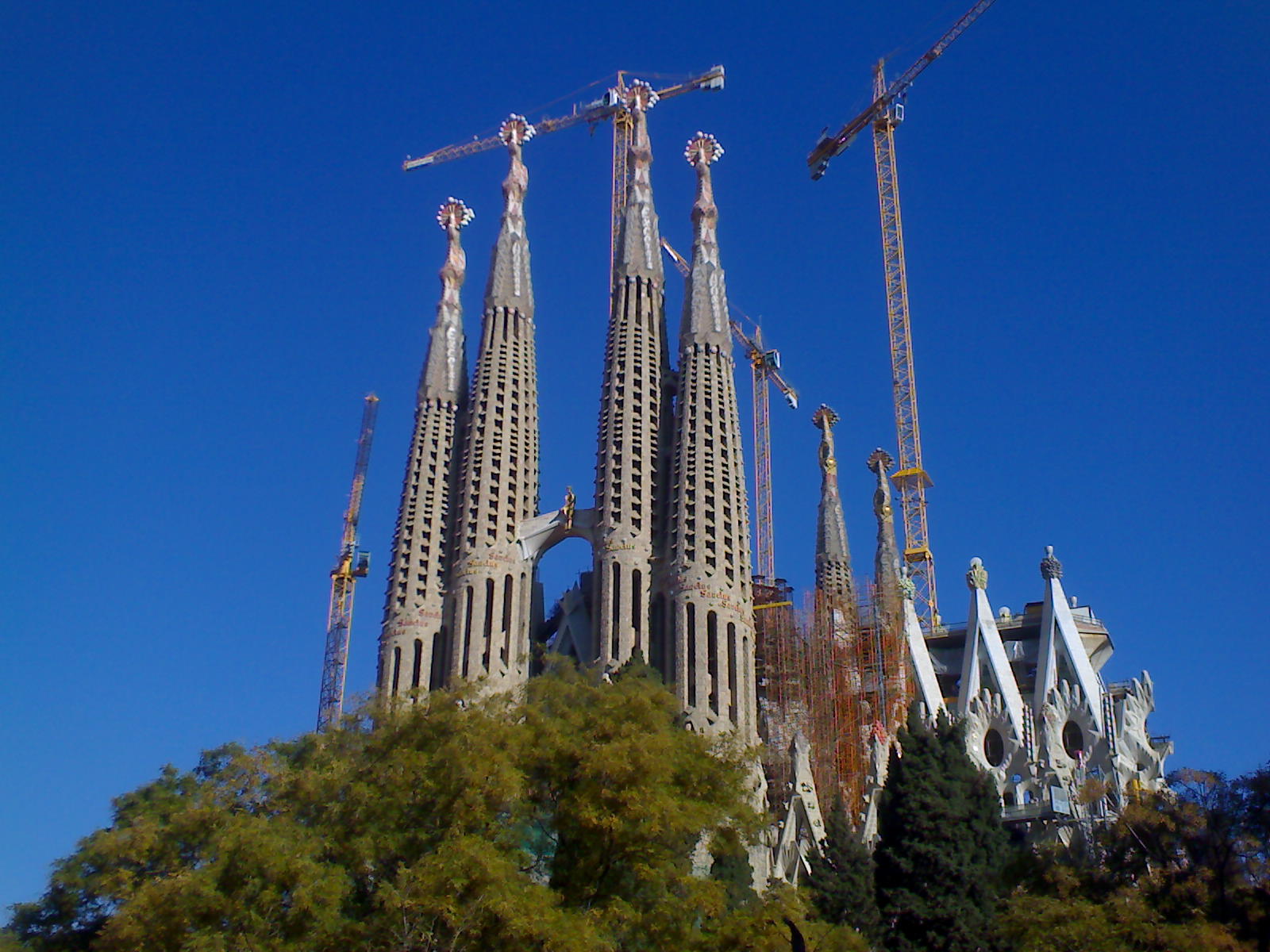 La Sagrada Familia - Architecture Wallpaper (379923) - Fanpop