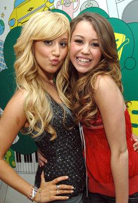  Miley Cyrus & Ashley Tisdale