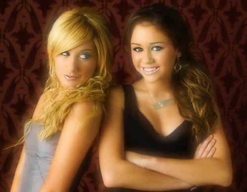  Miley Cyrus and Ashley Tisdale