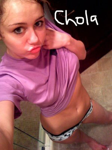  Miley`s Controversial foto