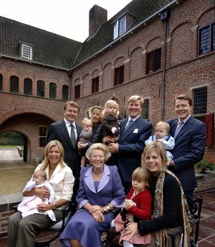  Queen and family