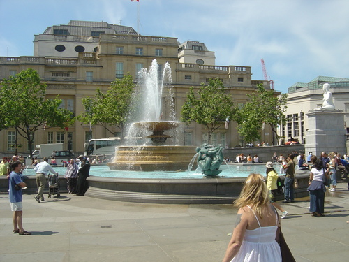  Trafalgar Square đài phun nước